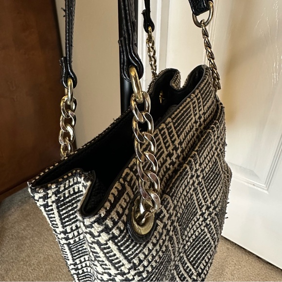 Liz Claiborne Black and White Plaid Shoulder Bag with Red Floral Embroidery - Picture 6 of 8